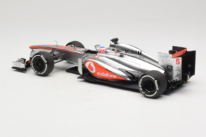McLaren MP4-28 Mercedes #5 J. Button Vodafone McLaren F1 2013 Minichamps 1:18 530131805 Metall - pilt 5/7