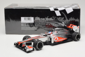 McLaren MP4-28 Mercedes #5 J. Button Vodafone McLaren F1 2013 Minichamps 1:18 530131805 Metall - pilt 6/7