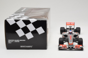McLaren MP4-28 Mercedes #5 J. Button Vodafone McLaren F1 2013 Minichamps 1:18 530131805 Metall - pilt 7/7