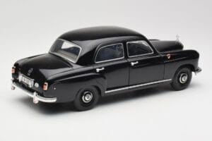 Mercedes 180 W120 Ponton Must Revell 1:18 08973 Metall - pilt 3/8