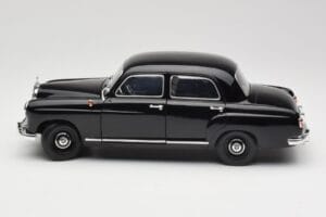 Mercedes 180 W120 Ponton Must Revell 1:18 08973 Metall - pilt 4/8