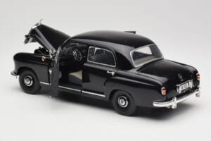 Mercedes 180 W120 Ponton Must Revell 1:18 08973 Metall - pilt 5/8