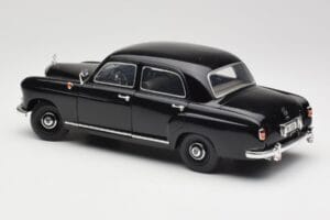 Mercedes 180 W120 Ponton Must Revell 1:18 08973 Metall - pilt 7/8