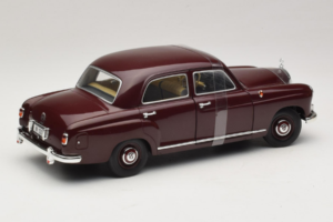 Mercedes 180 Ponton Tumepunane Revell 1:18 08876 Metall - pilt 2/6