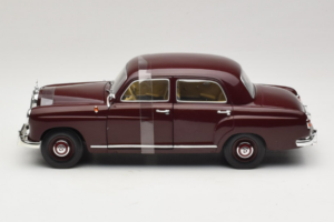 Mercedes 180 Ponton Tumepunane Revell 1:18 08876 Metall - pilt 3/6