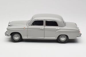 Mercedes 180 W120 Ponton Graphite Grey Revell 1:18 08974 Metall - pilt 4/8