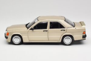 Mercedes 190E W201 2.3-16 Smoke Silver Metallic Norev 1:18 183831 Metall - pilt 4/8