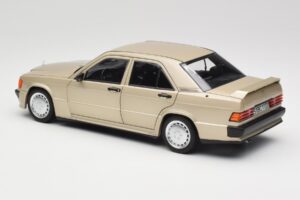 Mercedes 190E W201 2.3-16 Smoke Silver Metallic Norev 1:18 183831 Metall - pilt 7/8