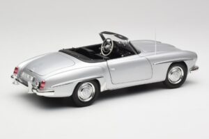 Mercedes 190 SL W121 Hõbedane Hall Minichamps 1:18 100037031 Metall - pilt 3/8