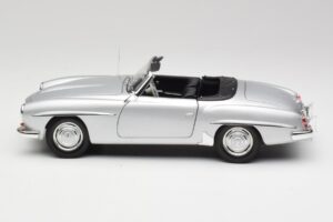 Mercedes 190 SL W121 Hõbedane Hall Minichamps 1:18 100037031 Metall - pilt 4/8