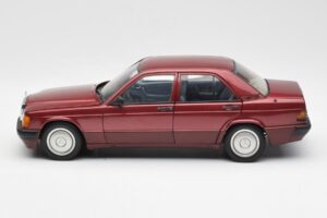 Mercedes 190E W201 2.0 Punane Dealer Edition AUTOart 1:18 B66040383 Metall - pilt 4/8