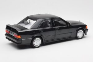 Mercedes 190E 2.3-16 W201 Must Diileri Väljaanne Norev 1:18 B66040663 Metall - pilt 3/8