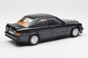 Mercedes 190E 2.3-16 W201 Sinimust Metallic AUTOart 1:18 76122 Metall - pilt 3/8