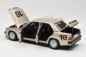 Mercedes 190E 2.3-16 W201 #1 N. Lauda Race of Champions Nurburgring 1984 AUTOart 1:18 88431 Metall - pilt 5/8