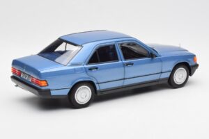Mercedes 190E W201 Diamond Sinine Diileri Väljaanne Norev 1:18 B66040661 Metall - pilt 3/8