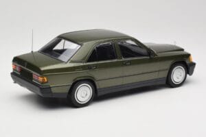 Mercedes 190E W201 Roheline Metallic Minichamps 1:18 155037001 Metall - pilt 2/6
