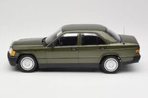 Mercedes 190E W201 Roheline Metallic Minichamps 1:18 155037001 Metall - pilt 3/6