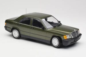 Mercedes 190E W201 Roheline Metallic Minichamps 1:18 155037001 Metall - pilt 4/6