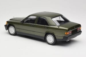 Mercedes 190E W201 Roheline Metallic Minichamps 1:18 155037001 Metall - pilt 5/6