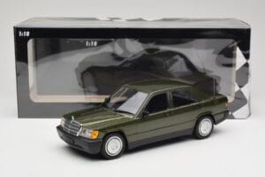 Mercedes 190E W201 Roheline Metallic Minichamps 1:18 155037001 Metall - pilt 6/6