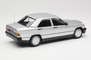 Mercedes 190E W201 Hõbedane Minichamps 1:18 155037004 Metall - pilt 2/6