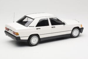 Mercedes 190E W201 Valge Minichamps 1:18 155037002 Metall - pilt 2/6