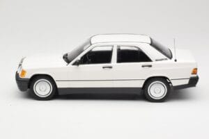 Mercedes 190E W201 Valge Minichamps 1:18 155037002 Metall - pilt 3/6