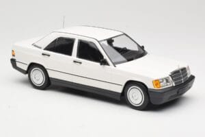 Mercedes 190E W201 Valge Minichamps 1:18 155037002 Metall - pilt 4/6