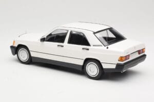 Mercedes 190E W201 Valge Minichamps 1:18 155037002 Metall - pilt 5/6