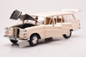 Mercedes 200 Universal W110 Kreemjas Norev 1:18 183709 Metall - pilt 2/8