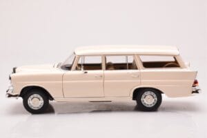 Mercedes 200 Universal W110 Kreemjas Norev 1:18 183709 Metall - pilt 4/8