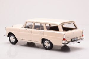 Mercedes 200 Universal W110 Kreemjas Norev 1:18 183709 Metall - pilt 7/8