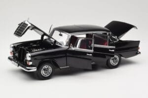 Mercedes 200 W110 Must Norev 1:18 183574 Metall - pilt 2/8