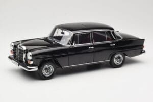 Mercedes 200 W110 Must Norev 1:18 183574 Metall
