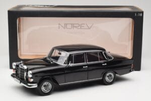 Mercedes 200 W110 Must Norev 1:18 183574 Metall - pilt 8/8