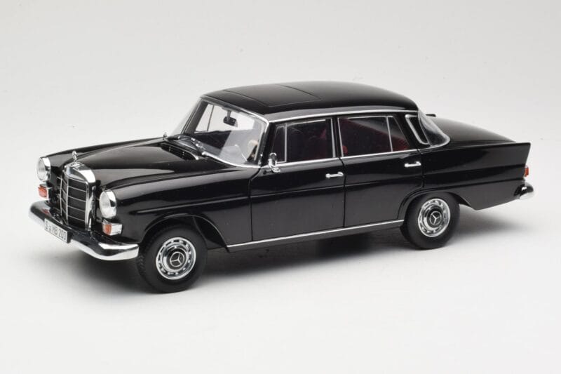 Mercedes 200 W110 Must Norev 1:18 183574 Metall