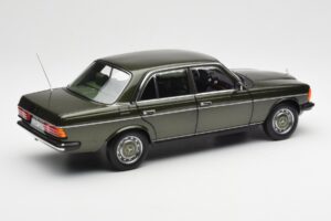 Mercedes 200 W123 Cypress Roheline Metallik Diileri Väljaanne Norev 1:18 B66040654 Metall - pilt 3/8