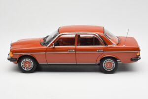 Mercedes 200 W123 English Punane Diileri Väljaanne Norev 1:18 B66040653 Metall - pilt 4/8