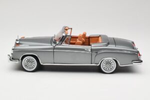 Mercedes 220 SE W128 Kabriolett Grey Metallic Sun Star 1:18 3352-M1 Metall - pilt 4/8