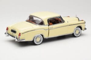 Mercedes 220 SE W128 Coupe Beež Sun Star 1:18 3562 Metall - pilt 3/8