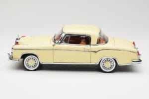 Mercedes 220 SE W128 Coupe Beež Sun Star 1:18 3562 Metall - pilt 4/8