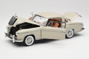 Mercedes 220 SE W128 Coupe Helehall Sun Star 1:18 3568 Metall - pilt 2/8