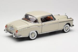 Mercedes 220 SE W128 Coupe Helehall Sun Star 1:18 3568 Metall - pilt 3/8