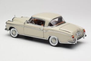 Mercedes 220 SE W128 Coupe Helehall Sun Star 1:18 3568 Metall - pilt 7/8