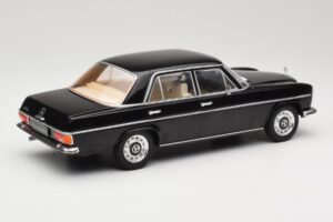 Mercedes 220D W115 Must MCG 1:18 MCG18117 Metall - pilt 2/6