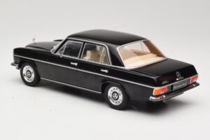 Mercedes 220D W115 Must MCG 1:18 MCG18117 Metall - pilt 5/6