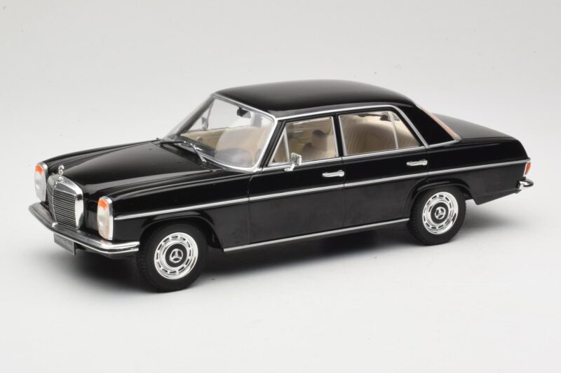 Mercedes 220D W115 Must MCG 1:18 MCG18117 Metall
