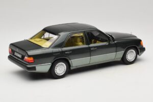 Mercedes 230E W124 Night Green Metallic Norev 1:18 183952 Metall - pilt 3/8