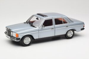 Mercedes 230E W123 Hõbedane & Helesinine Revell 1:18 08407 Metall