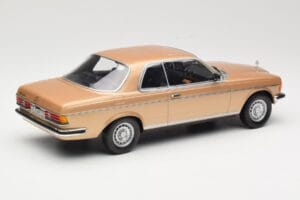 Mercedes 280 CE C123 Kuldne Norev 1:18 183587 Metall - pilt 2/6